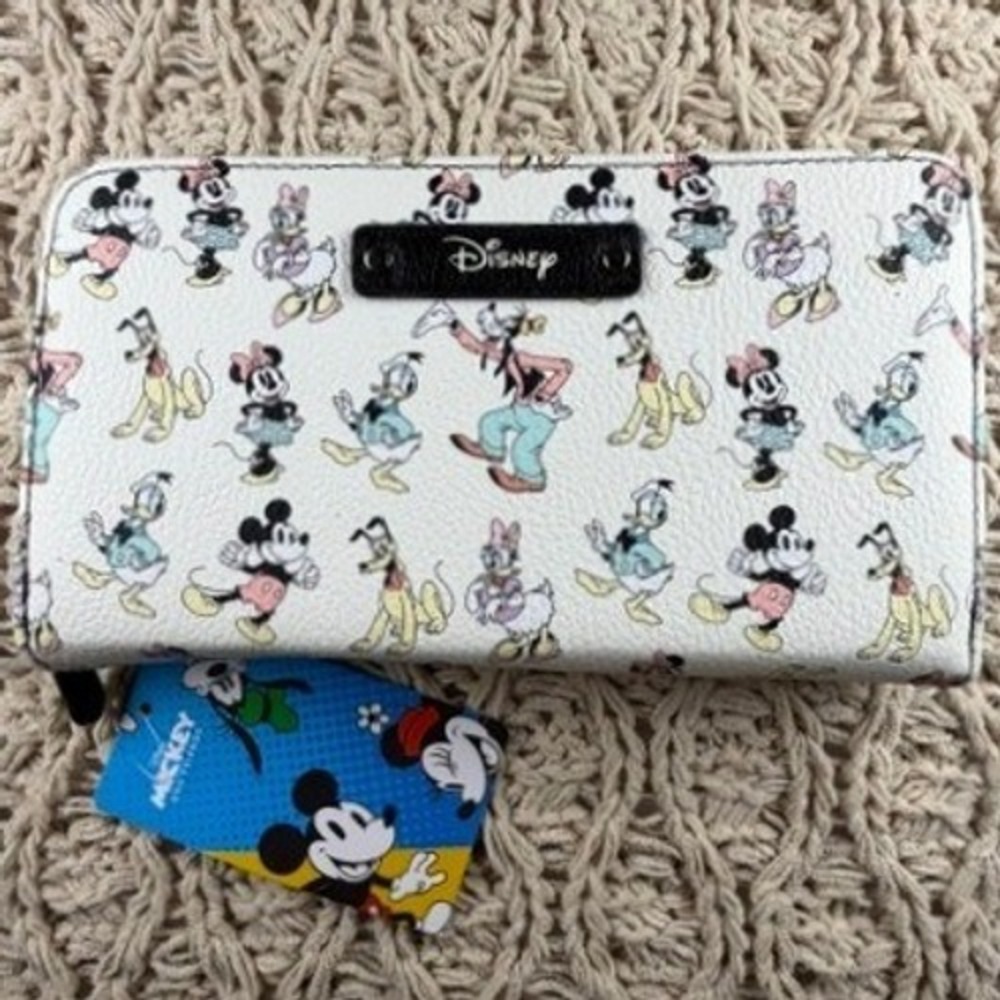 NWT Disney Mickey Mouse and Friends Zip Around Wristlet Wallet Unisex Aldi Find